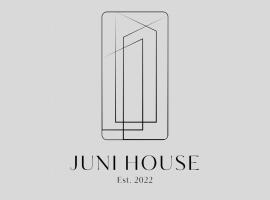Juni House Chumphon โรงแรมในชุมพร