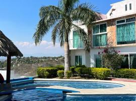 casa con hermosa vista al lago de tequesquitengo, готель у місті Текескітенго