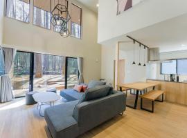 Rakuten STAY VILLA Fujikawaguchiko Forest, acomoda&ccedil;&atilde;o com cozinha em Fujikawaguchiko