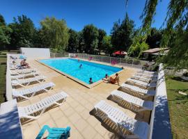 Camping les Peupliers, hotel in Vendays-Montalivet