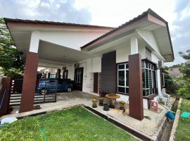 Homestay Ustaz Free Internet WiFi Android TV: Pekan şehrinde bir otel