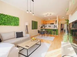 Green Cozy and Central 1BDRM Apartment