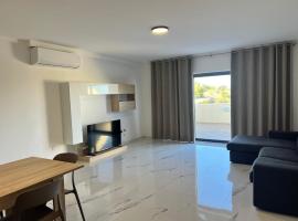 Penthouse with 3 bedroom, hotel in Luqa