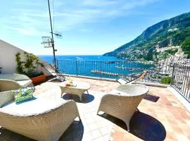 Rooftop flat in Amalfi Central "Panoramic view, Near the beach,Terrace "