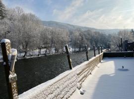 Hotel Val De La Cascade – hotel w mieście Stavelot