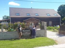 5 bedroom-5 bathroom Gîte with free wifi and parking chez Mostarlić B&B, hotel with parking in Bouconville