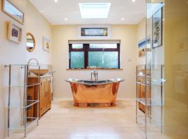 High quality detached house with parking St. Ives, luxury hotel in St Ives