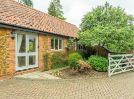 The Old Cow Shed, villa in Grimston