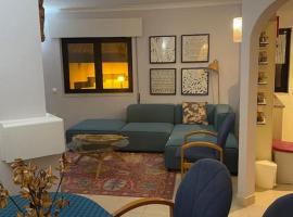 Charming two bedroom apartment, hotel in Carvoeiro