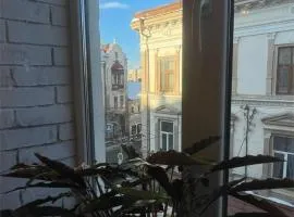 Смарт-квартира з кондиціонером в самому центрі міста