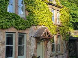 Enchanting Cottage for 4- Witchnest in Derbyshire, with EV point, hotel di Bonsall