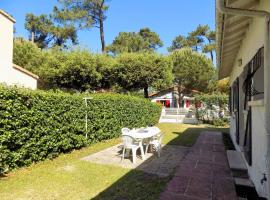 Ronce-les-Bains - MAISON MITOYENNE avec son JARDIN PRIVATIF - AU CALME et SOUS LES PINS, hotel i Ronce-les-Bains