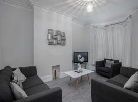 Beautiful Family Home in Blackpool for you, hotell i Blackpool