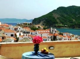 Aperanto Galazio, hotel a Skopelos Town