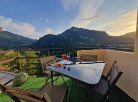 Appartement lumineux avec vue sur les montagnes., khách sạn ở Saint-Claude