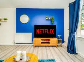 Greenock Modern Retreat - 3 Bedrooms, Sleeps 8