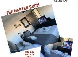 Executive Sea View apartment 3 Bedroom 'Lodge with the Legends' Sleeps up to 8，克利索普斯的木屋