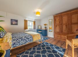 Wishing Well Cottage, hotel with parking in North Creake