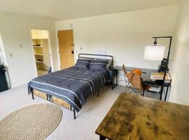 Carriage Hill Apartment #11, hotel in Whitewater
