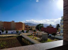 Family Apartment By the Beach With a Pretty View, orlofshús/-íbúð í Oued Laou