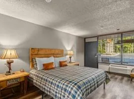 Stonegate Lodge W Pool & Outdoor Firepits Room #201