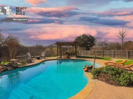Oasis Backyard By The Creek With Luxury pool home, hotel di Haltom City
