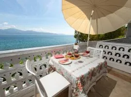 Moukas Seaside Apartments Romantico