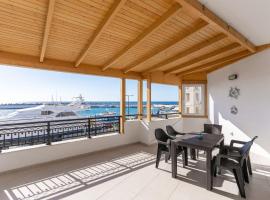 Port house with amazing sea view and jacuzzi, hotel with jacuzzis in Ierápetra