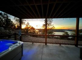 Sunset Bluff at Table Rock Lake, cottage in Kimberling City