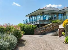 Vantage Point, Hillfield Village