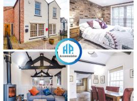 Stunning 4-bedroom Country House with Canal Views in Sandbach by HP Accommodation, hotel en Sandbach