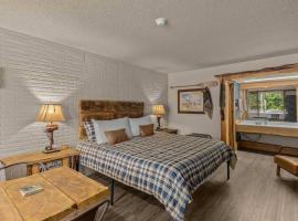 Stonegate Lodge - Pool & Firepits Room #208, ξενοδοχείο σε Eureka Springs