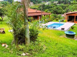 Chácara da Branca - Rústica e com Piscina, hotel i Mairinque