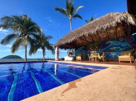 Beachfront Villa, hótel með sundlaugar í Rincon de Guayabitos