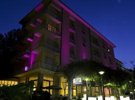 Hotel Mediterraneo，基安奇安諾泰爾梅的飯店