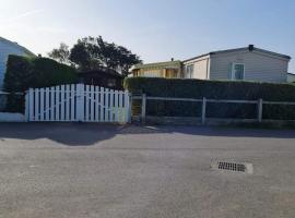 GRAND BUNGALOW frond de mer sur la Côte d'Opale, campsite in Camiers