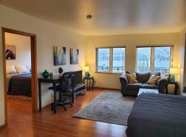 Downtown Juneau Gem: 1BR Apt with Stunning Views!, apartment in Juneau