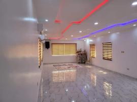 B&Y ROYAL BAR & LOUNGE ADIGBE ROAD ABEOKUTA NEAR ADIGBE POLICE STATION AFTER PANSEKE, hotell sihtkohas Abeokuta