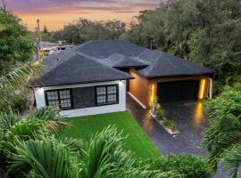 VillaLee-Luxury House Huge Pool Infinity Spa, hotell i North Miami
