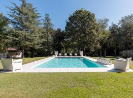 Villa Vittoria con piscina privata, hotel familiar en Lucca