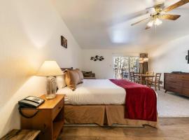 Studio w/Kitchen 2nd Floor #213 at Donner Lake Village, Hotel in Truckee
