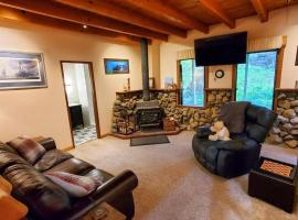 Juneau Cabin near Eaglecrest & Trails, vacation home in Juneau