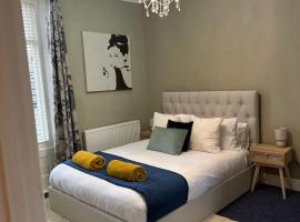 Stylish apartment in Walmer (nr Deal&Dover), hotel in Walmer