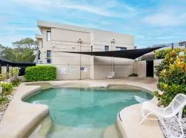 Paradiso, 4,4 Laman St - Unit with aircon, wi-fi, pool and in the heart of town, water views
