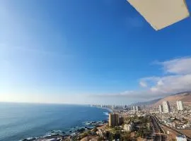 Playa Huayquique, primera linea