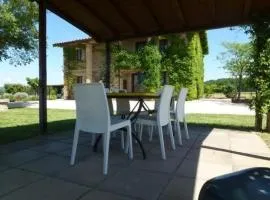 Appartement in Torgiano mit Grill, gemeinschaftlichem Pool und Garten