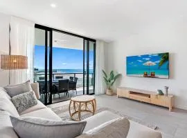 2BR Luxury Central Palm Beach Apartment (Best Location!)