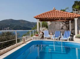 Seaside family friendly house with a swimming pool Stikovica, Dubrovnik - 22179, hotel in Štikovica