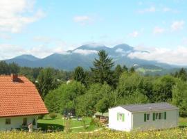 Eine Ferienwohnung in einer grünen und waldreichen Umgebung, hotell i Slovenj Gradec