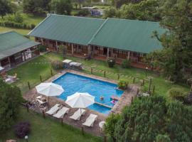 Hostal Canela, hotel with pools in Termas del Daymán